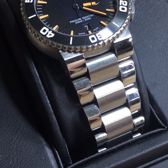 Oris Aquis Men’s Automatic Diver Watch 43mm Black Dial with Steel Bracelet - Picture 5 of 14